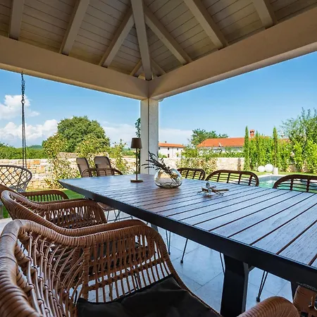 Luxurious In With Sauna Bale