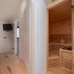 Luxurious In With Sauna בית נופש *