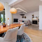 בית נופש Luxurious In With Sauna באלה